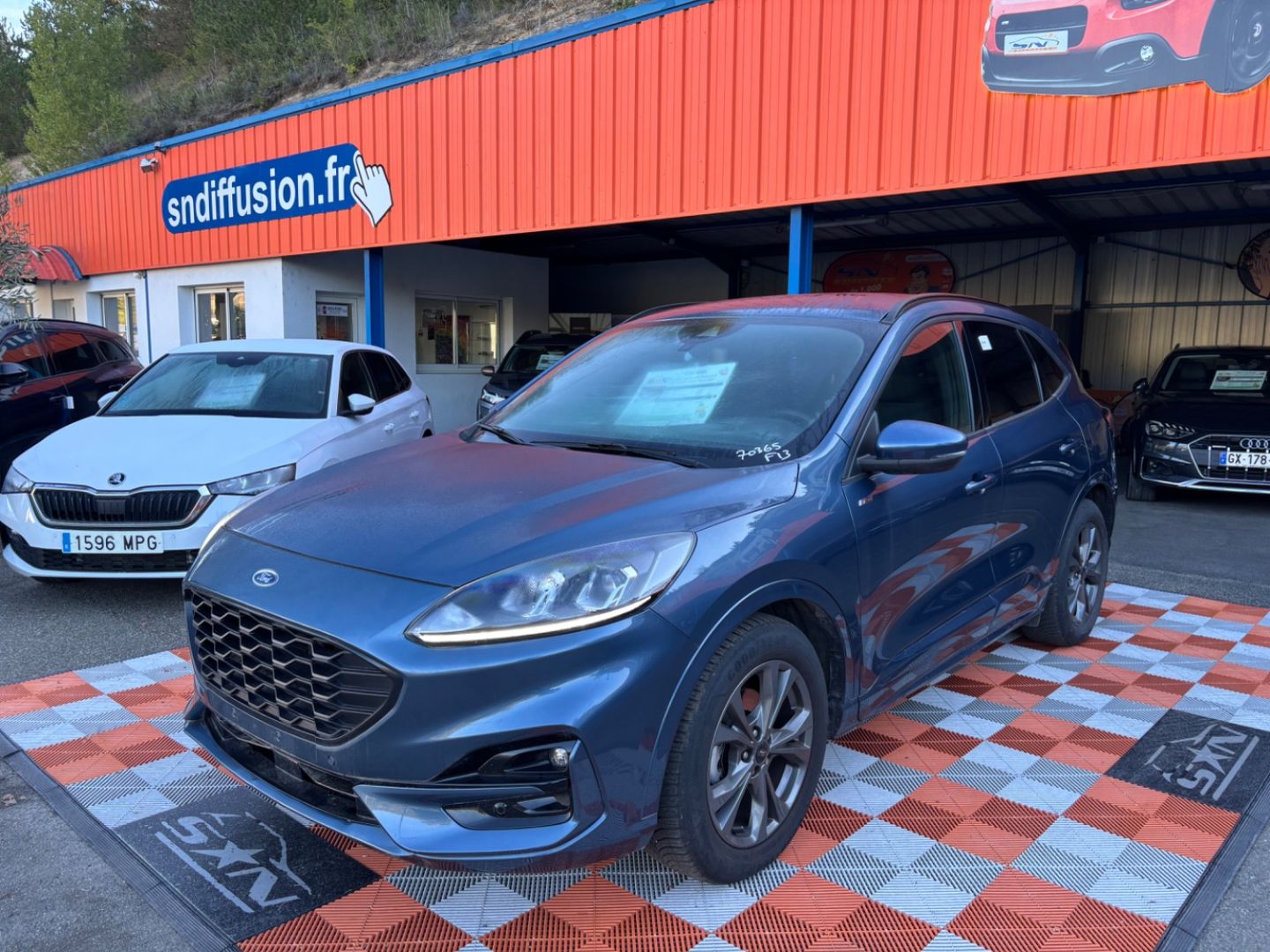 FORD KUGA - 2.0 TDCI 120 ST LINE Powershift GPS Caméra Hayon Pack Hiver